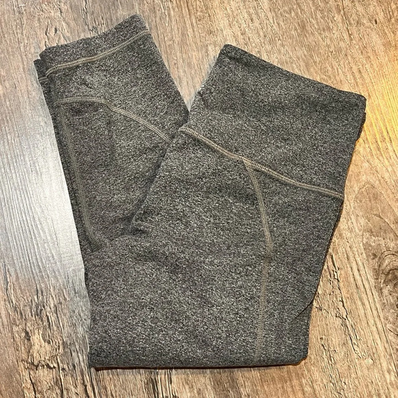 FINAL PRICE Athleta Salutation Capri Heather Gray Leggings - Picture 1 of 6
